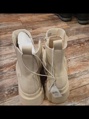 American Eagle Outfitters Cream Platform Ankle Boots